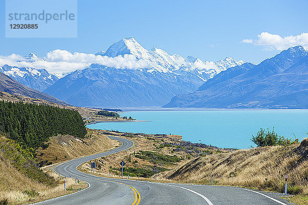 Mount Cook  Highway 80 S Kurvenstraße und Lake Pukaki  Mount Cook National Park  UNESCO Weltkulturerbe  Südinsel  Neuseeland  Pazifik