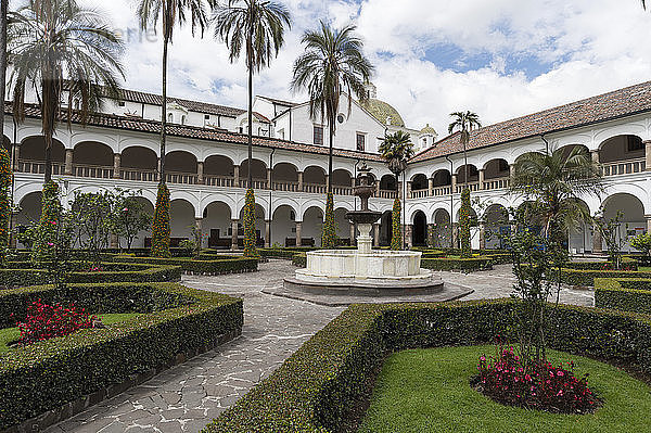 Das Kloster von San Francisco  Ecuadors älteste Kirche  gegründet 1534  UNESCO-Weltkulturerbe  Quito  Ecuador  Südamerika