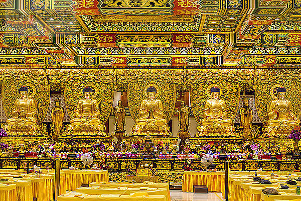 Große Halle der Zehntausend Buddhas im Großen Buddha und Po Lin-Kloster  Lantau Island  Hongkong  China  Asien