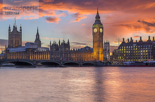 Houses of Parliament bei Sonnenuntergang  UNESCO-Weltkulturerbe  Westmister  London  England  Vereinigtes Königreich  Europa