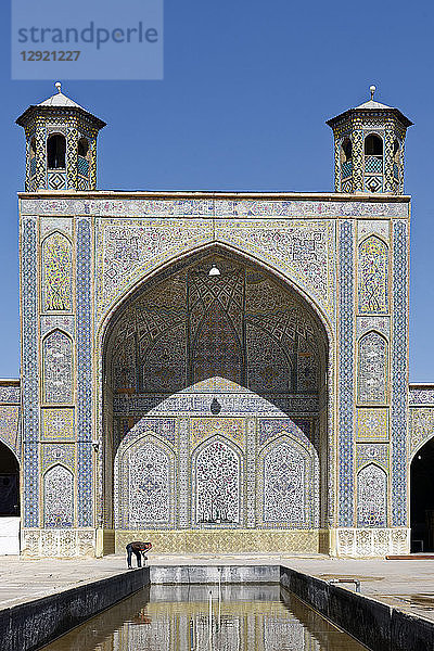 Die Vakil-Moschee westlich des Vakil-Basars  Shiraz  Iran  Naher Osten