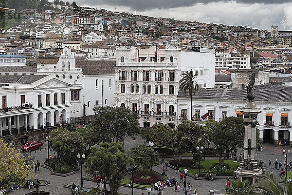 Blick auf die Plaza de la Independencia  Quito  Ecuador  Südamerika