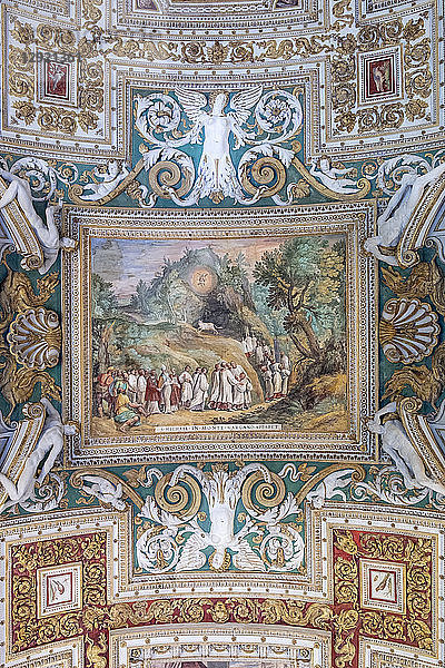 Die bemalte Decke in der Galerie der Karten  Vatikanmuseum  UNESCO-Weltkulturerbe  Vatikanstadt  Rom  Latium  Italien