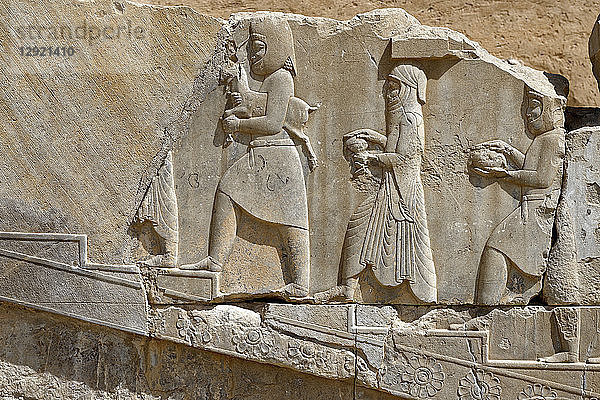 Meder und Arachos-Priester  Die Tachara  der Palast des Darius  das exklusive Gebäude von Darius I.  Persepolis  Iran  Naher Osten