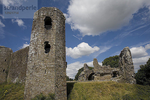 Südostturm und östlicher Teil von Llawhaden Castle  Pembrokeshire  Wales  Vereinigtes Königreich  Europa