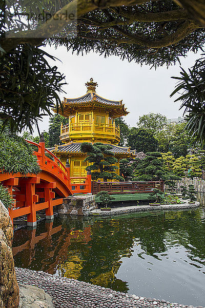 Die Pagode im Chi Lin Nonnenkloster und Nan Lian Garten  Kowloon  Hongkong  China  Asien