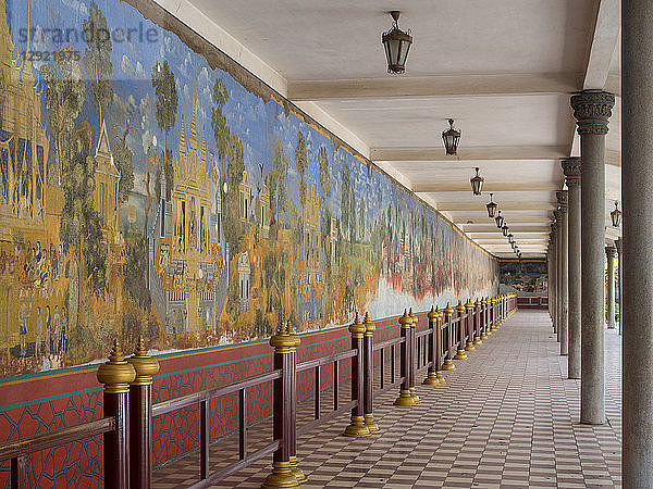 Wandmalereien im königlichen Palastkomplex  die Szenen aus dem Ramayana darstellen  Phnom Penh  Kambodscha  Indochina  Südostasien  Asien
