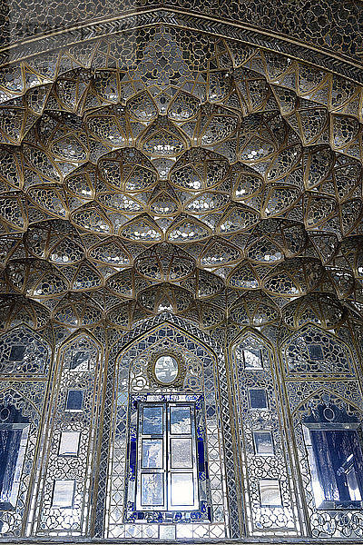Spiegelpalast  Chehel Sotoun Palast (Vierzig Säulen)  Isfahan  Iran  Naher Osten