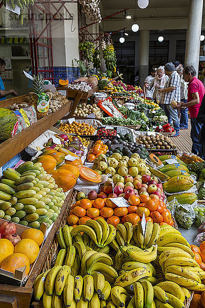Frische Produkte im Mercado Dos Lavradores (Bauernmarkt)  Funchal  Madeira  Atlantik  Portugal