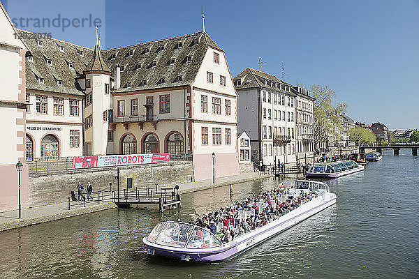 Ausflugsboot auf der Ill  Historisches Museum  Straßburg  Elsass  Frankreich  Europa