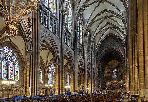 Kirchenschiff mit Blick nach Osten  Straßburger Münster  UNESCO-Weltkulturerbe  Straßburg  Elsass  Frankreich  Europa