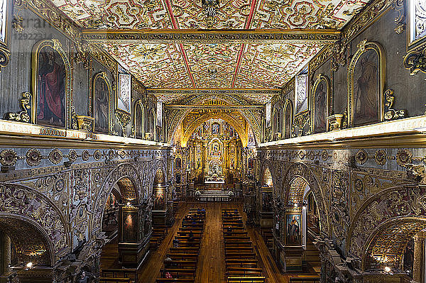 Das Kloster San Francisco  die älteste Kirche Ecuadors  gegründet 1534  die Kirche  UNESCO-Weltkulturerbe  Quito  Ecuador  Südamerika