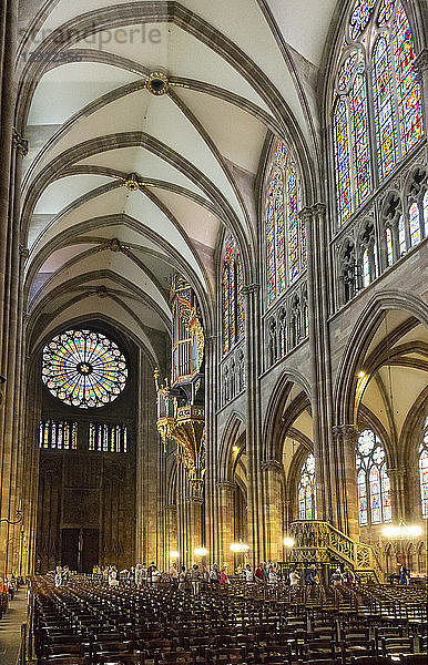 Kirchenschiff mit Blick nach Westen  Straßburger Münster  UNESCO-Weltkulturerbe  Straßburg  Elsass  Frankreich  Europa