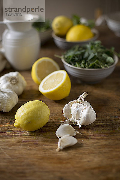 Zitrone  Knoblauch und Kräuter