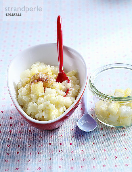 Baby-Milchreis mit Obst (Äpfel und Birnen)  Zimt und Zucker