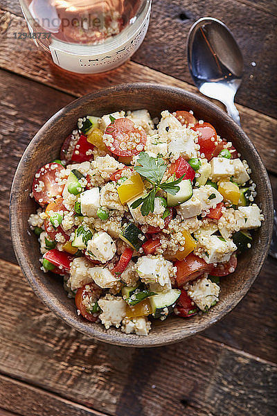 Salat aus Quinoa und frischem Mozzarella