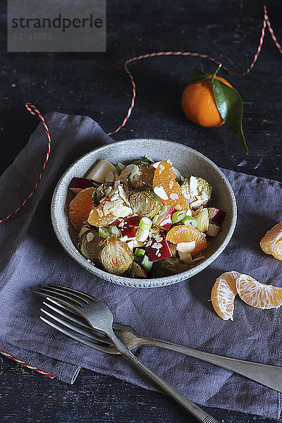 Gebratener Rosenkohlsalat mit Mandarinen (glutenfrei)