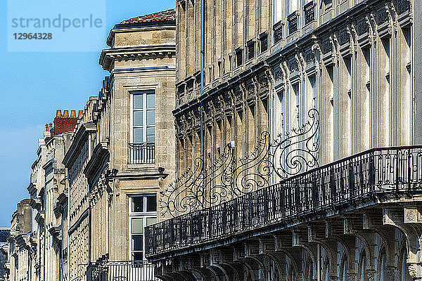 Frankreich  Bordeaux  Viertel Triangle d'Or  Gebäude mit Balkonen des cours de l'Intendance (Weltkulturerbe UNESCO)
