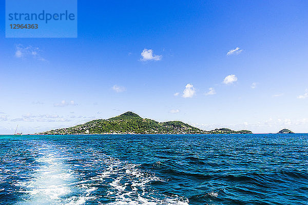 Blick auf die Insel Petite-Martinique  Grenade  Kleine Antillen  Westindische Inseln  Inseln über dem Winde  Karibik  Mittelamerika