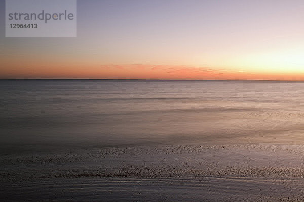 Das Meer bei Sonnenuntergang.