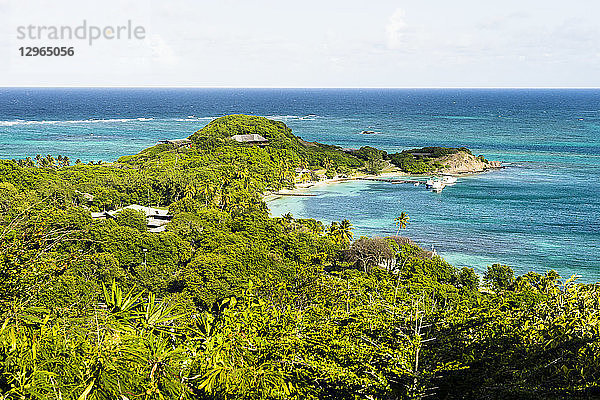 Blick auf die Insel Petit- St-Vincent und den Ozean  St. Vincent und die Grenadinen  Kleine Antillen  Westindische Inseln  Inseln über dem Winde  Karibik  Mittelamerika