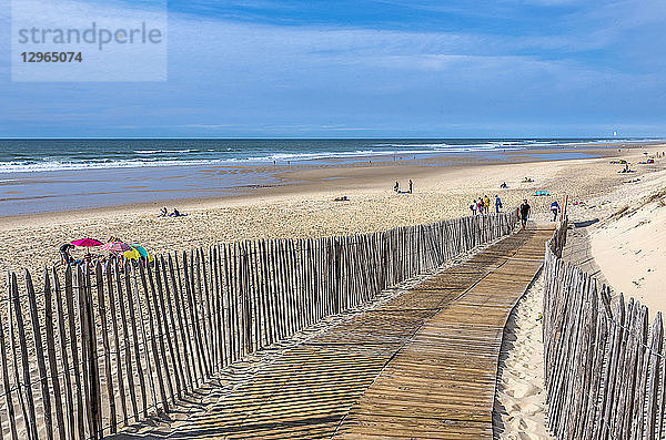 Frankreich  Gironde  Medoc bleu  Strand von Carcans am Atlantischen Ozean