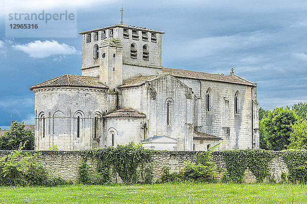 Frankreich  Gironde  Vallee de l'Isle  Saint-Denis-de-Pile  Romanische Kirche