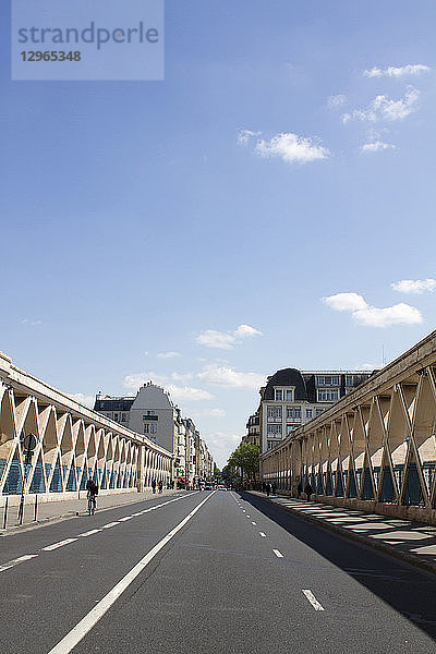 Frankreich  Paris  Departement 75  10. Arrondissement  Rue La Fayette  Viadukt über den Gleisen des Bahnhofs Gare de l'Est.