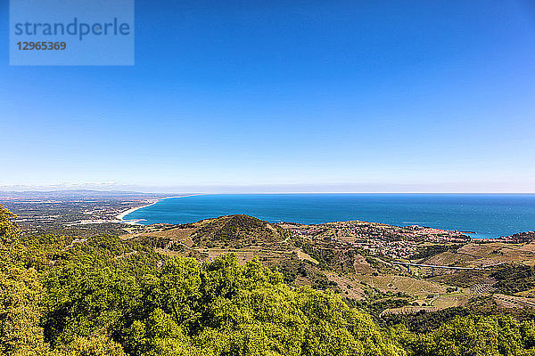 Port-Vendres Blick von der Küste von Vermeille  Pyrenees-Orientales  Katalonien  Languedoc-Roussillon  Frankreich
