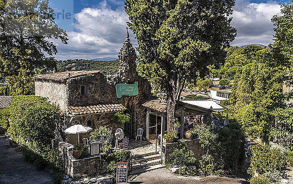 Frankreich  Provence-Alpes-Cote-d'Azur  Alpes-Maritimes  Saint-Paul-de-Vence  Restaurant La Petite Chapelle (Plus Beaux Villages de France  Liste der schönsten Dörfer Frankreichs)