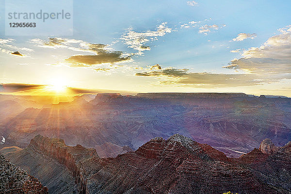 USA. Arizona. Grand Canyon. Sonnenuntergang an den Moran und Lipan Points.