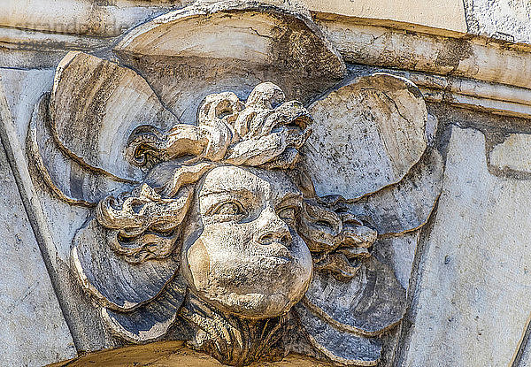 Frankreich  Gironde  Bordeaux  Maskaron auf der Fassade eines Palastes am Place de la Bourse (Weltkulturerbe UNESCO)