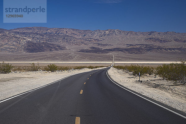 USA  Kalifornien  Nevada  Death Valley  kurvenreiche Straße