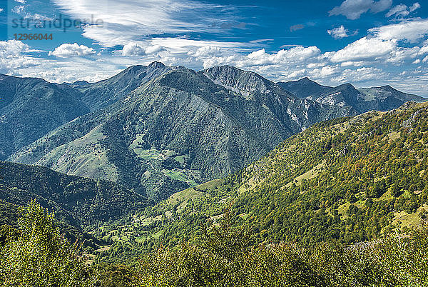 Frankreich  Pyrenäen-Nationalpark  Region Okzitanien  Val d'Azun  Ouzoum-Tal bei Arbeost