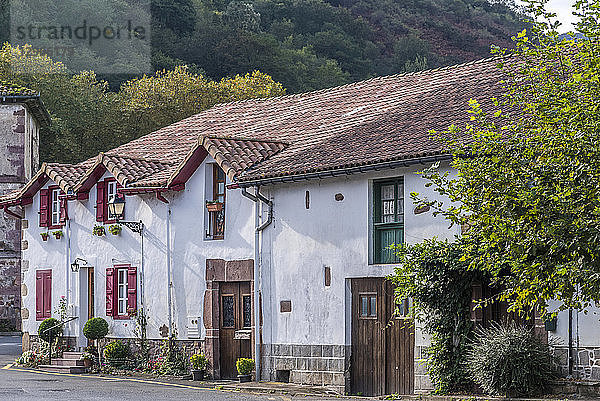 Spanien  Baskenland  Navarra  Landhäuser in Urdax (Jakobsweg  Weg des Baztan)