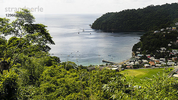 Globaler Blick auf die Kriegsbucht  Charlotteville  Tobago  Trinidad und Tobago  Westindien  Südamerika