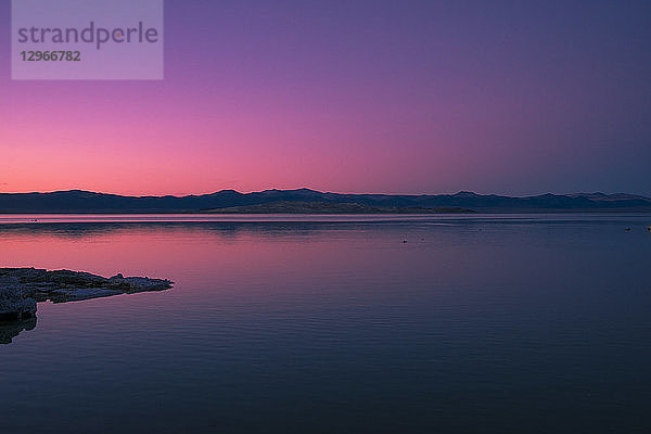 USA  Kalifornien  Mono Lake bei Sonnenuntergang
