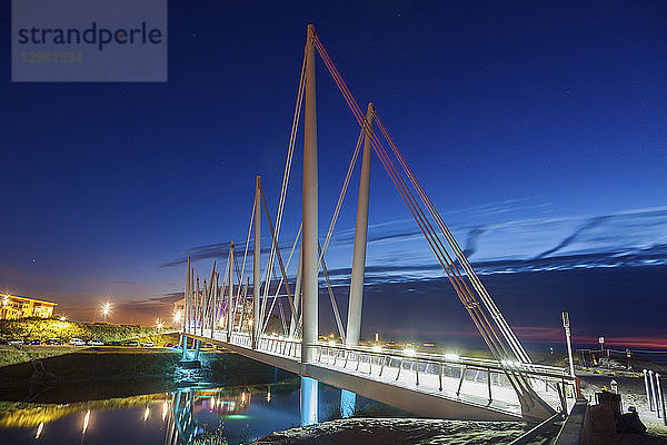 Brücke bei Nacht in Dünkirchen  Frankreich
