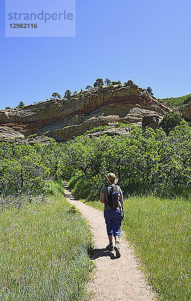 Frau beim Wandern im Roxborough State Park  Colorado