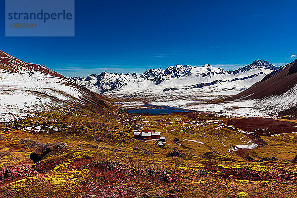 Regenbogen-Bergkette in den Anden  Peru