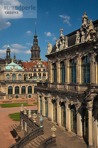 Innenhof des Zwingers  der nach den Bombenangriffen des 2. Weltkriegs vollständig wieder aufgebaut wurde  Dresden  Sachsen  Deutschland