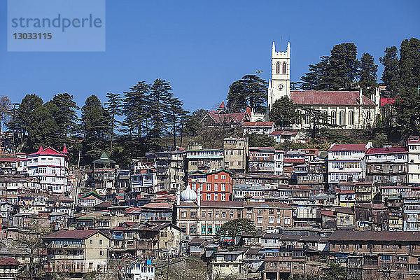 Blick über die Stadt in Richtung Christ Church  Shimla (Simla)  Himachal Pradesh  Indien