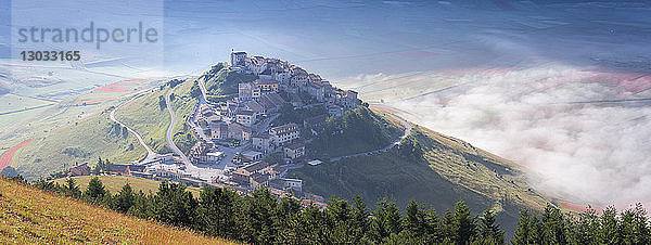 Sonnenaufgang in Castelluccio di Norcia  Umbrien  Italien