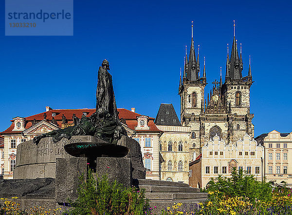 Jan-Hus-Denkmal und Kirche Unserer Lieben Frau vor Tyn  Altstädter Ring  Prag  UNESCO-Weltkulturerbe  Region Böhmen  Tschechische Republik