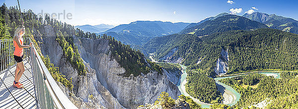 Panoramablick auf die Rheinschlucht (Ruinaulta) von der Il-Spir-Terrasse  Flims  Bezirk Imboden  Kanton Graubünden  Schweiz