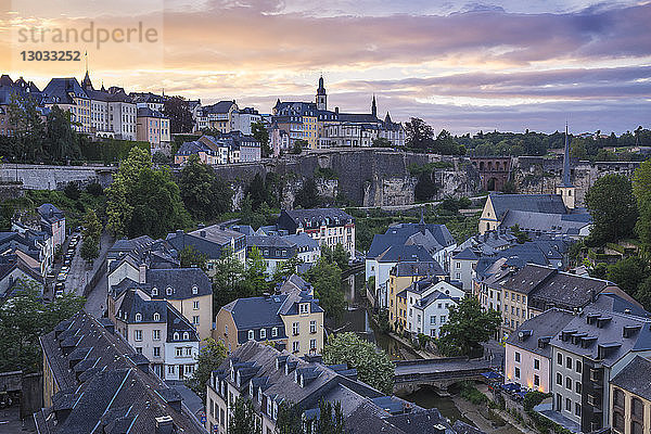 Blick über den Grund (Unterstadt) auf die Corniche (Chemin de la Corniche)  Luxemburg-Stadt  Luxemburg