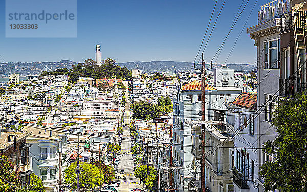 Blick auf den Coit Tower vom Russian Hill  San Francisco  Kalifornien  Vereinigte Staaten von Amerika  Nord-Amerika