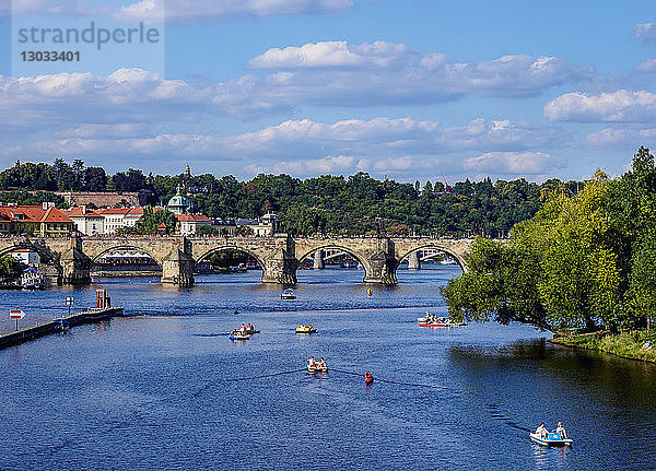 Karlsbrücke und Moldau  Prag  UNESCO-Welterbestätte  Region Böhmen  Tschechische Republik