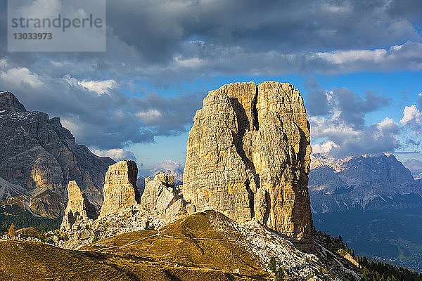 Dolomiten  UNESCO-Welterbe  Cortina d'Ampezzo  Gipfel der Cinque Torri  Provinz Belluno  Venetien  Italien