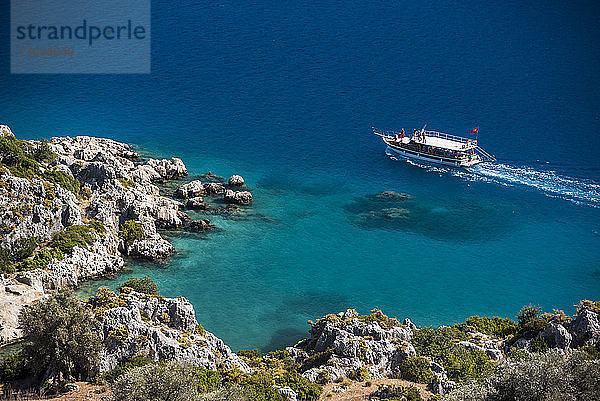 Gulet-Segelboot in der Kekova-Bucht  Provinz Antalya  Lykien  Anatolien  Mittelmeer  Türkei Minor